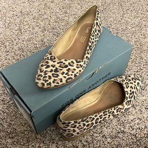 Tom’s leopard print